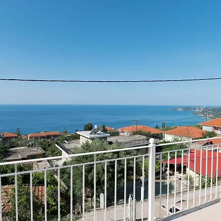 Lakis Vlachata
