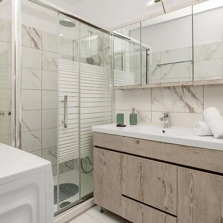 Apartament Lakis *